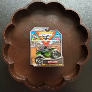 Monster Jam ~ Grave Digger Monster Truck Champion Collection